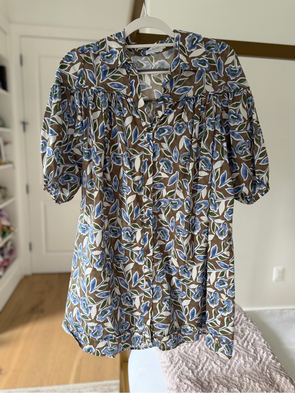 Floral Puff-Sleeve Tunic Dress in Blue & Brown